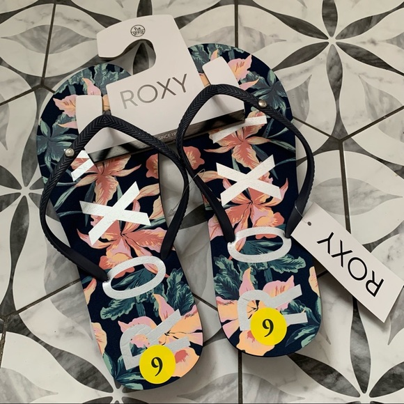 Roxy Shoes - ROXY | NWT Navy Floral Guppy Flip Flops size 9